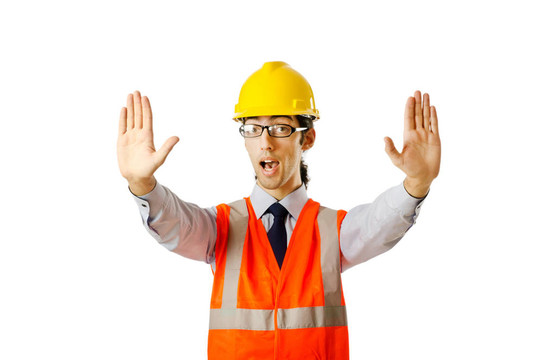 帶帽的年輕建筑工人