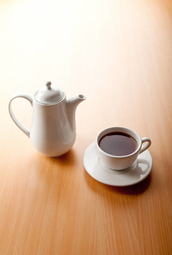 木桌上的茶