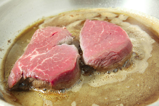 烹調(diào)牛排煎鍋