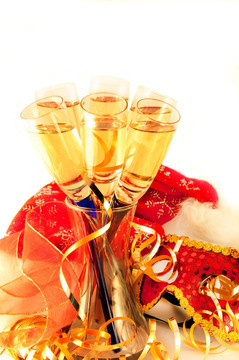 圣誕卡。香檳酒杯和新年面具；狂歡節(jié)
