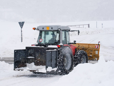 掃雪機(jī)拖拉機(jī)