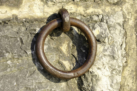 生銹的舊環(huán)