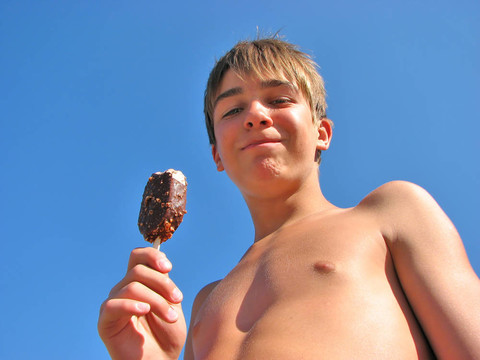 男孩和icecreram