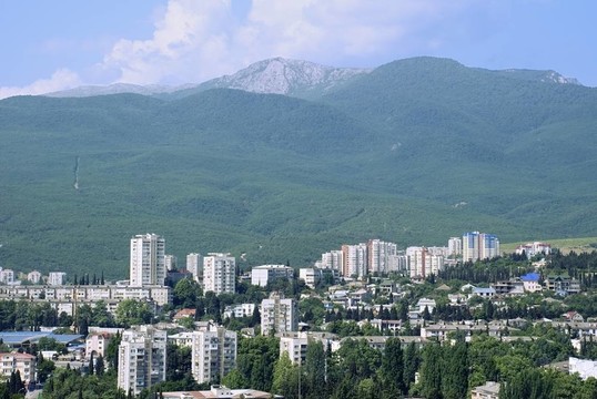 位于山地環(huán)境中的現(xiàn)代城市