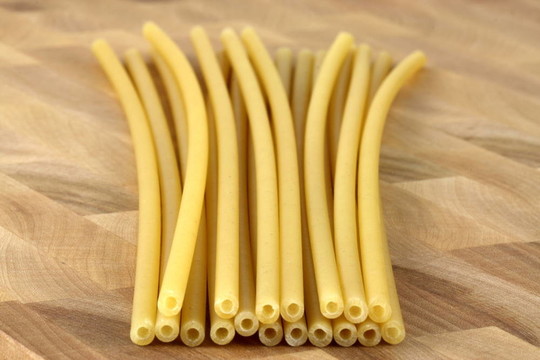 新鮮原料和wholegrain Bucatini