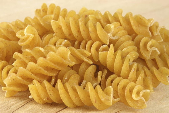 新鮮原料和全麥意大利