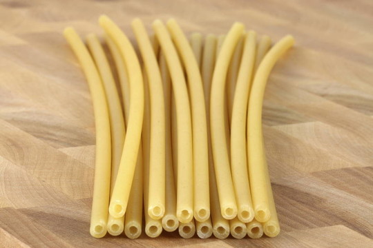 新鮮原料和wholegrain Bucatini