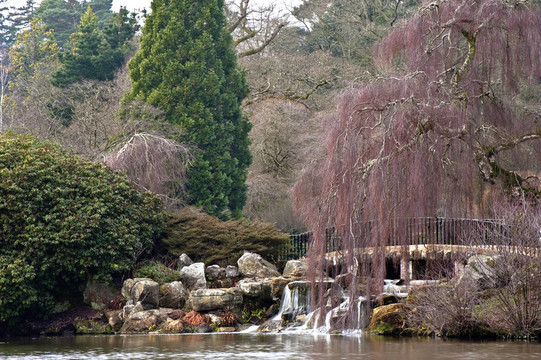 施普靈河可愛(ài)的自然景觀公園，有湖泊和瀑布