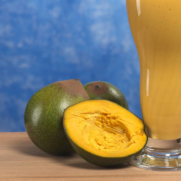水果被稱為Lucuma（拉丁語Pouteria蛋黃）在秘魯安第斯地區(qū)種植；這在秘魯是很受歡迎的；用蛋