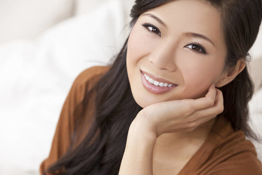 美麗的亞洲年輕中國(guó)女人