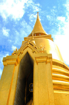 在大王宮和玉佛寺曼谷金寶塔；泰國