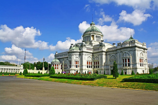 Ananta Samakhom