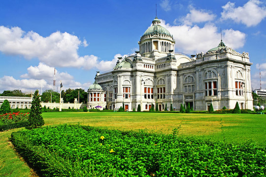 Ananta Samakhom