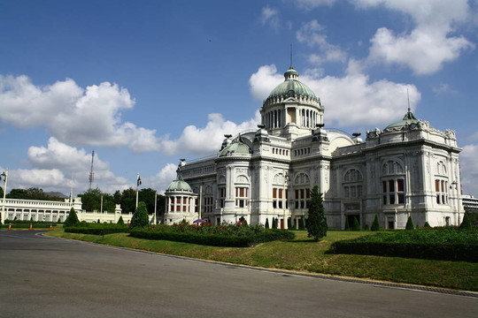 Ananta Samakhom