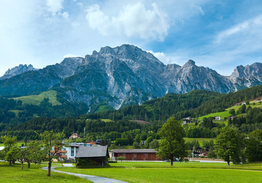 阿爾卑斯夏村