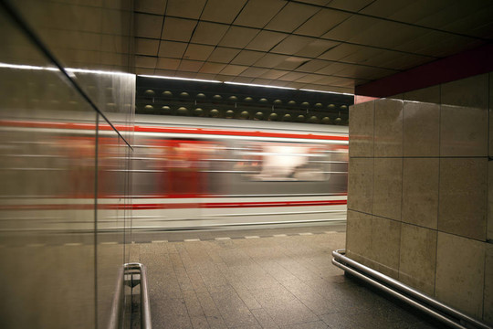列車到達(dá)starometska站
