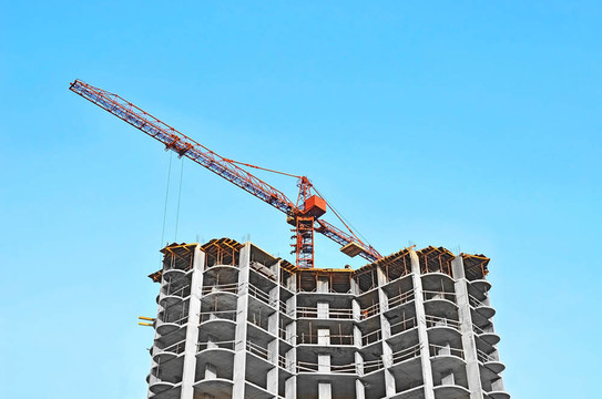 建筑起重機和建筑在藍天建設(shè)