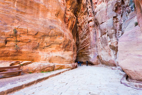 古羅馬的道路在城市Petra SIQ通道