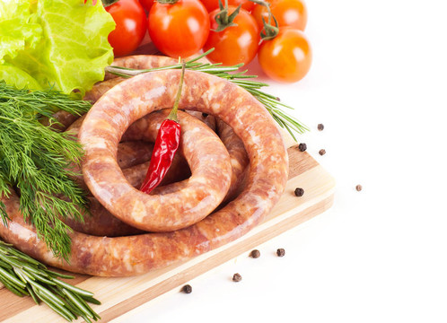 豬肉香腸；番茄；沙拉和香料