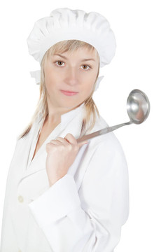 女孩用勺子做飯。在白色背景上。