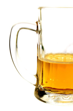 白底啤酒杯