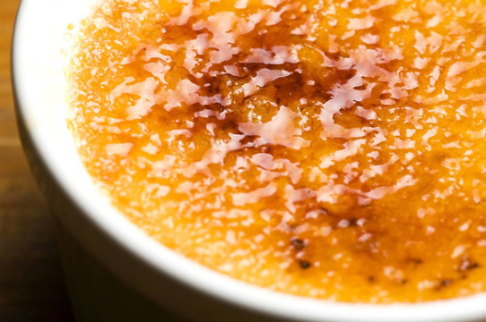 法國甜點奶油；燒傷膏