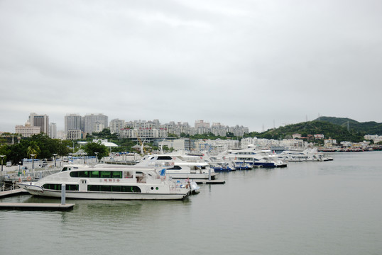 海南三亞鴻洲國(guó)際游艇港