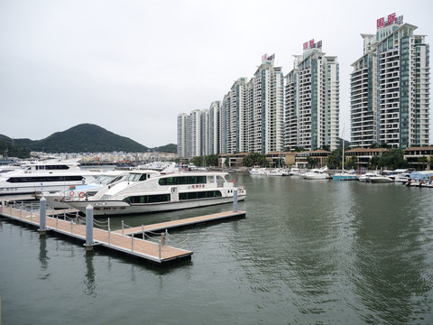 海南三亞鴻洲國(guó)際游艇港