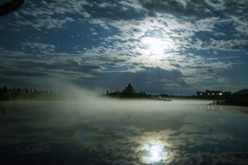 天水相映
