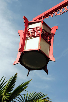 紅燈籠反對(duì)藍(lán)天