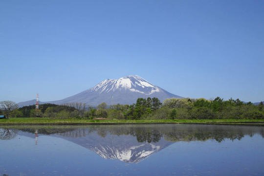 巖手山和田園景觀