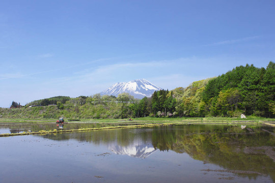 巖手山和田園景觀