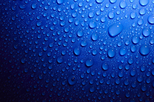 玻璃上的水滴