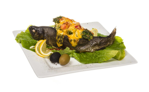 鱒魚與蝦和花椰菜烤魚