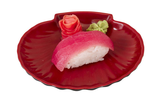 一個(gè)金槍魚(yú)壽司特寫(xiě)