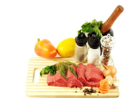 生肉和香料