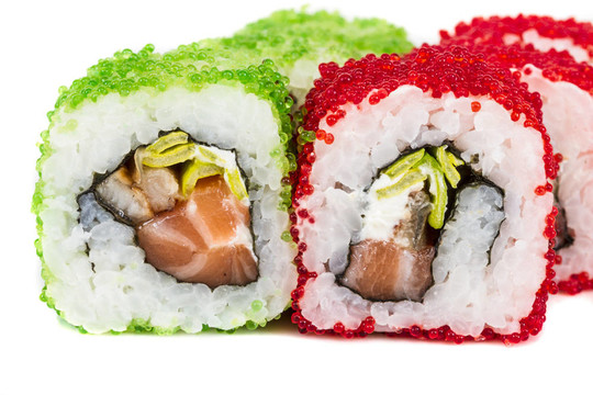 魚(yú)子辣真希壽司，熱輥與各種類(lèi)型的Tobiko（