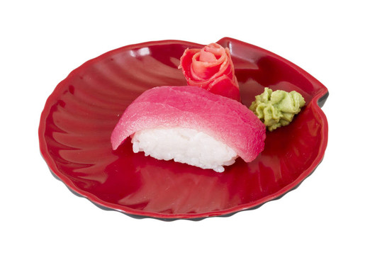一個(gè)金槍魚(yú)壽司特寫(xiě)
