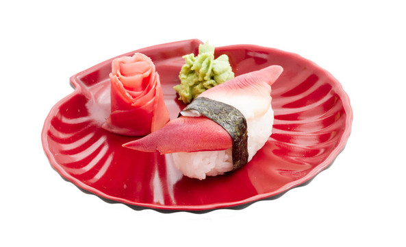 Hokkigai Mollusc sushi在白色背景