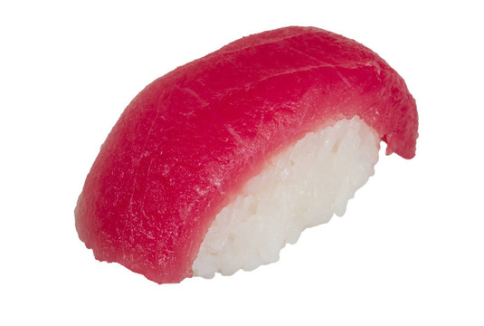 一個(gè)金槍魚(yú)壽司特寫(xiě)