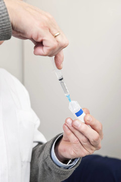 接種用醫(yī)生填充注射器