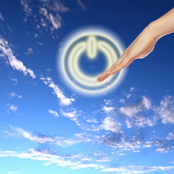 天空背景下的電源按鈕