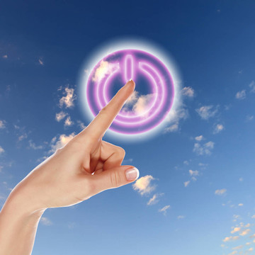 天空背景下的電源按鈕