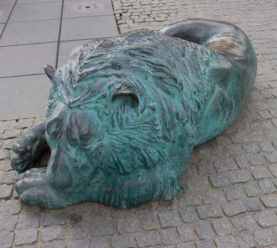 休息獅雕塑