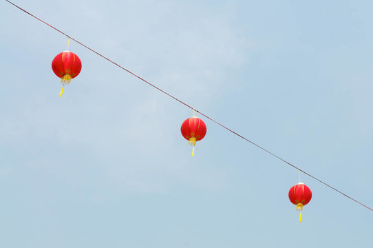 藍(lán)天上的紅燈籠