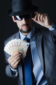 人與counterfeir錢