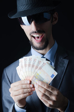 人與counterfeir錢