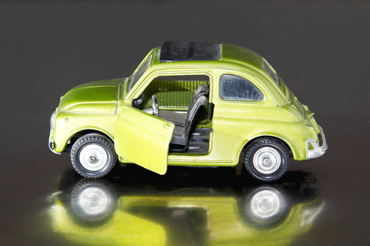 模型車舊貨；綠色；規(guī)模1 / 24