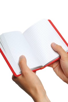 手打開書