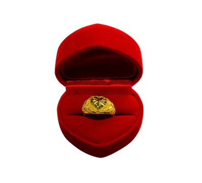 金心結(jié)婚戒指